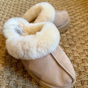 WOMENS SIZE 9 CHESTNUT UGG DISQUETTE SUEDE SHEEPSKIN SHOES SLIPPERS LOOKS NEW!